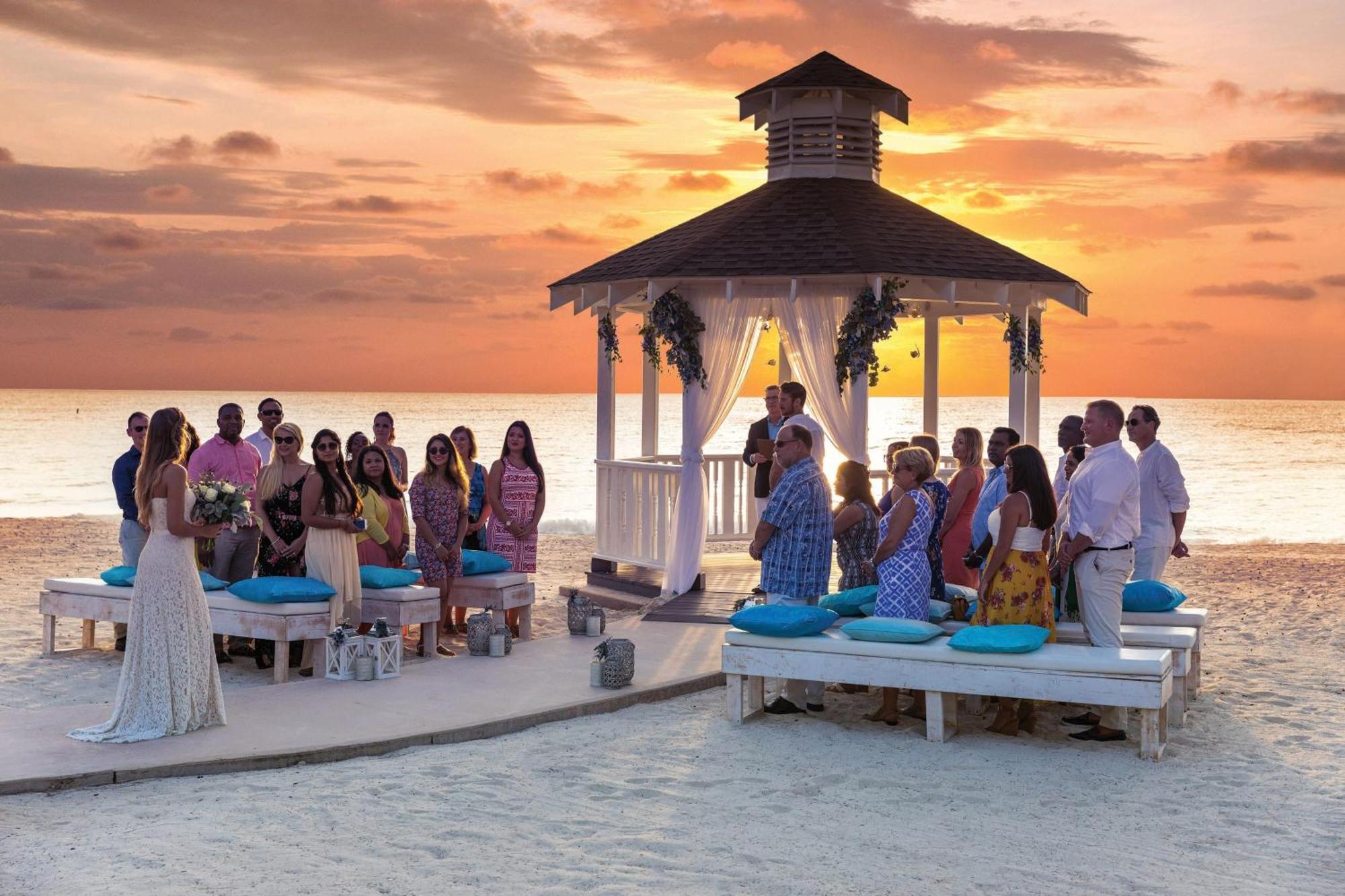 The Westin Grand Cayman Seven Mile Beach Resort & Spa West Bay Exterior photo